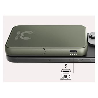 Magnetic Wireless Powerbank 5000mAh Dried Green - Fresh ''n Rebel - 2PBM5000DG.Compatible avec les iPhones MagSafe (iPhone 12 et modeles ulterieurs). Support iPhone integre.Conforme aux normes des compagnies aeriennes.