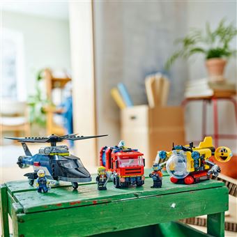 Helicoptere, camion de pompiers et sous-marin modulable