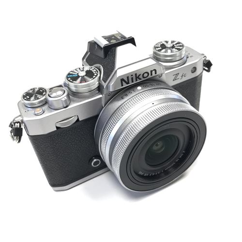 Appareil photo hybride Nikon Z FC + Z DX 16-50mm f/3.5-6.3 Vintage Silver