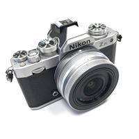 Nikon Z F + Objectif 40mm F/2 SE - Appareil Photo Hybride Plein Format Rétro
