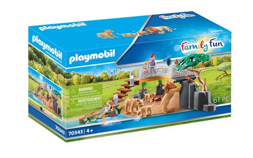 LEEUWEN IN HET BUITENVERBLIJF/FAMILLE DE LIONS
