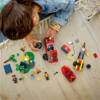 LEGO® City 60412 Le camion de pompiers 4x4 et le canot de sauvetage