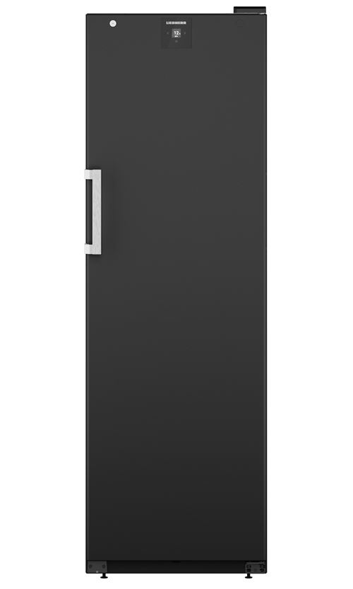Cave de vieillissement GrandCru Selection, noire, 229 bouteilles.Hauteur 188cm et largeur 60cm, agencement parfaitement flexible. Livree avec 5 clayettes bois, filtre a charbon actif, serrure. Electronique avec controle de l''hygrometrie. Connectee.