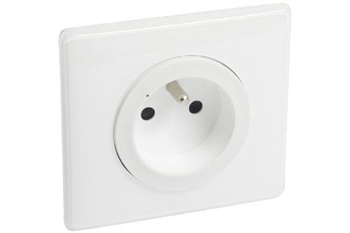 Prise connectée Legrand Céliane with Netatmo Blanc Yesterday avec plaque 16A