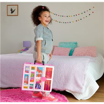 Poupée Barbie et son méga dressing