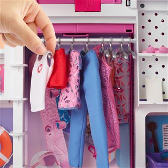 Poupée Barbie et son méga dressing