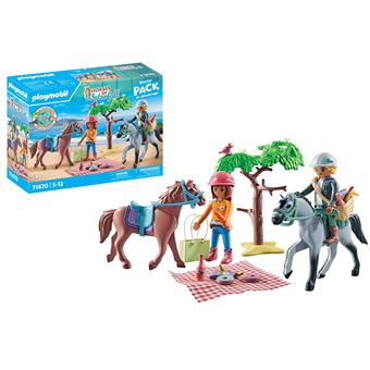 Amelia et Ben avec chevaux
