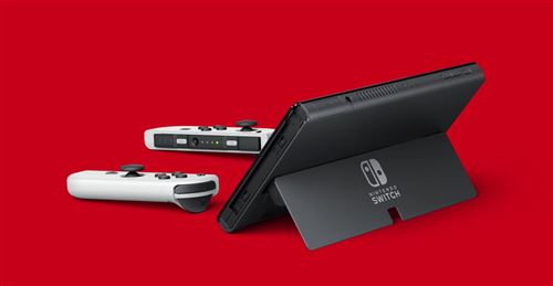 Nintendo Switch (modèle OLED) avec station d'accueil et manettes