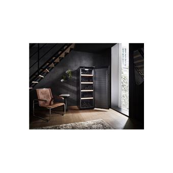 Cave a vin de vieillissement GrandCru, 196 bouteilles type Bordeaux, hauteur 168cm, largeur 60cm. Porte pleine, 4 clayettes en bois, affichage tactile digital en facade.