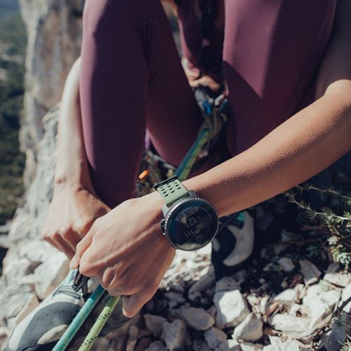 Montre connectée Suunto Vertical Titanium Solar Forest avec