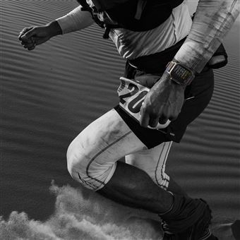 Apple Watch Ultra + Cellular, boîtier Titane 49mm avec Boucle Trail Noir / Gris Taille S/M