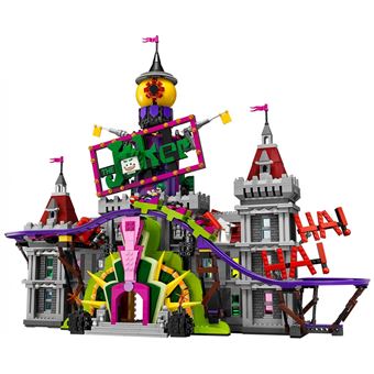Un fan recréée la batmobile d'Arkham Knight en Lego