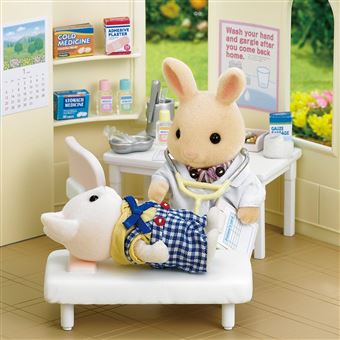 Sylvanian Families – Dressing Et Figurine Lapin Chocolat, 3 Robes, Miroir, Cintres, Dès 3 Ans