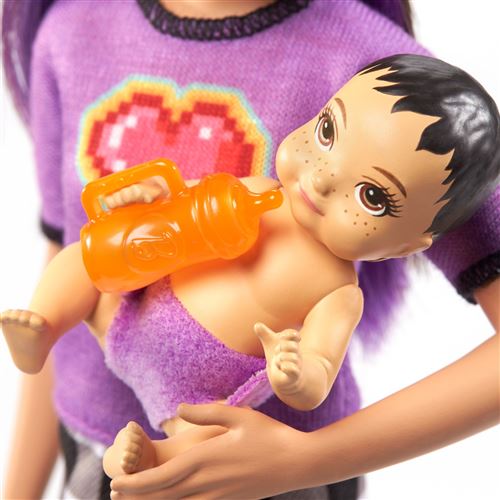 Barbie Coffret poupée Skipper Baby-Sitter brune, avec figurine de bébé et 5  accessoires, Jouet Enfant, Dès 3 ans, HJY31 : : Jeux et Jouets
