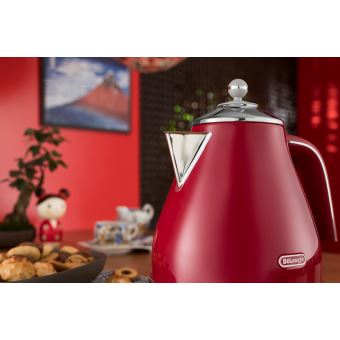 https://static.fnac-static.com/multimedia/Images/FR/MDM/e5/4b/b8/12078053/1541-5/tsp20230726191320/Bouilloire-Delonghi-Icona-Capitals-KBOC2001-R-2000-W-Rouge.jpg