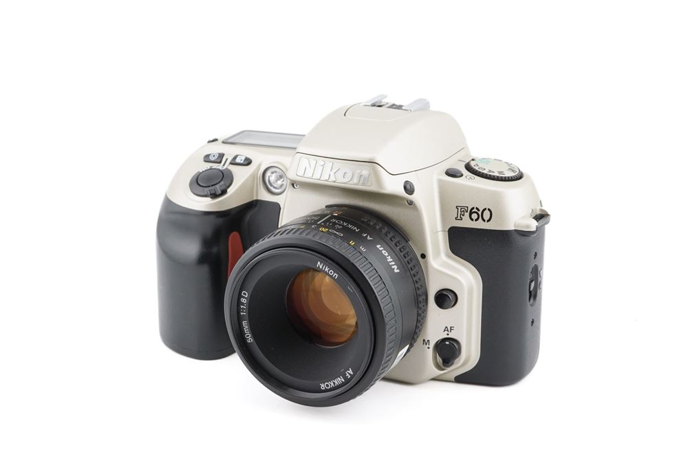 Appareil Photo Argentique Nikon FE + Objectif Nikkor 50 Mm F/1.8 - Années 80 - Très Bon État