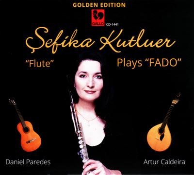 Plays fado
