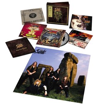 https://static.fnac-static.com/multimedia/Images/FR/NR/09/06/eb/15402505/1540-1/tsp20230511114248/Coffret-Mad-Gods-And-Englishmen-DVD.jpg