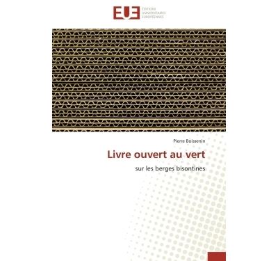 Livre ouvert au vert
