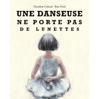 Une danseuse ne porte pas de lunettes