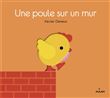 Une poule sur un mur