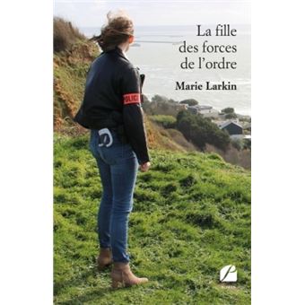 La fille des forces de l'ordre
