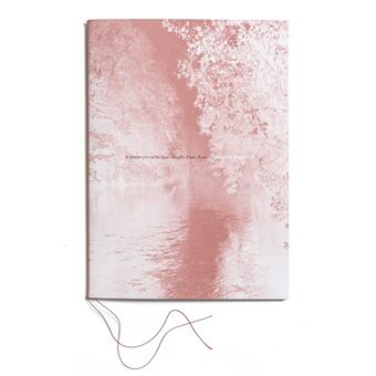 Le Temps est caché dans les plis d'une fleur