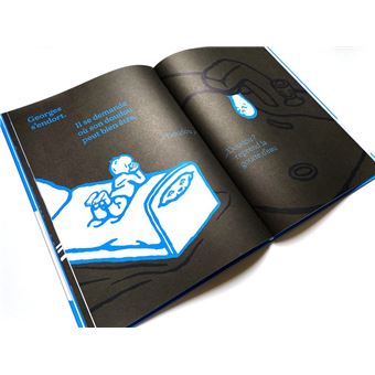 La flaque d'eau bleue