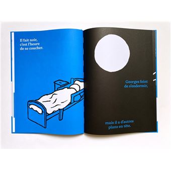 La flaque d'eau bleue