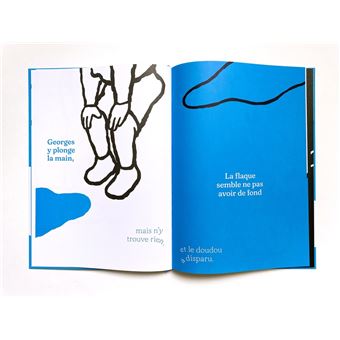 La flaque d'eau bleue