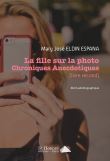 La fille sur la photo