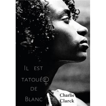 Il est tatoué de blanc