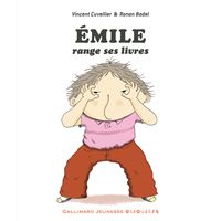 Émile range ses livres