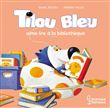 Tilou bleu aime lire à la bibliothèque