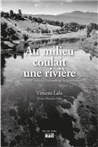 Au milieu coulait une rivière