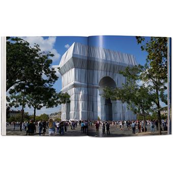 Christo and Jeanne-Claude. L’Arc de Triomphe, Wrapped