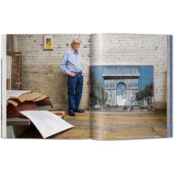 Christo and Jeanne-Claude. L’Arc de Triomphe, Wrapped