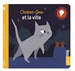 Chaton gris dans la ville