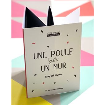 Une poule sur un mur