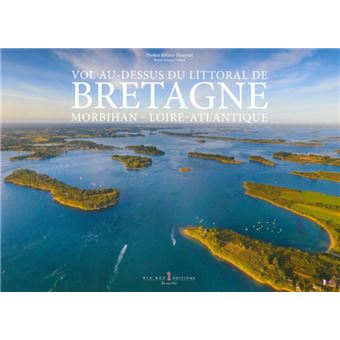 Vol au-dessus du littoral de Bretagne