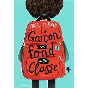 Le garçon au fond de la classe