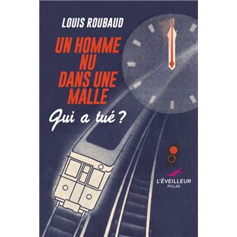 Un homme nu dans une malle