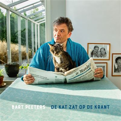 De Kat Zat Op De Krant