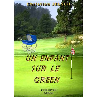 Un enfant sur le green