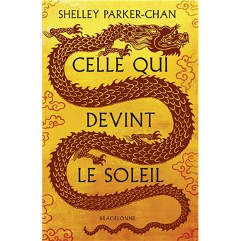 Couverture de Celle qui devint le soleil. La couverture est jaune dorée, avec un dragon asiatique rouge qui serpente entre les mots du titre. 