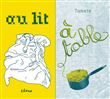 A table / au lit