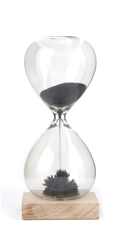 HOURGLASS MAGNETIC SAND
