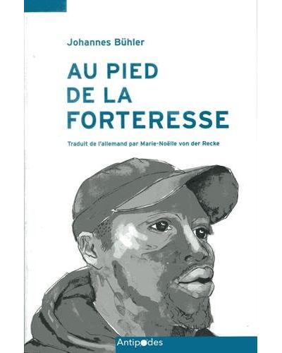 Au pied de la forteresse