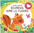 Ecureuil aime les fleurs