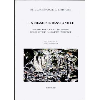 Les chanoines dans la ville